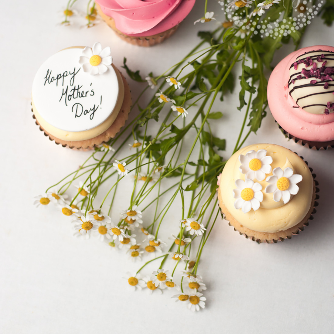 mothers-day-macarons-cupcakes-juniper-cakery-34666