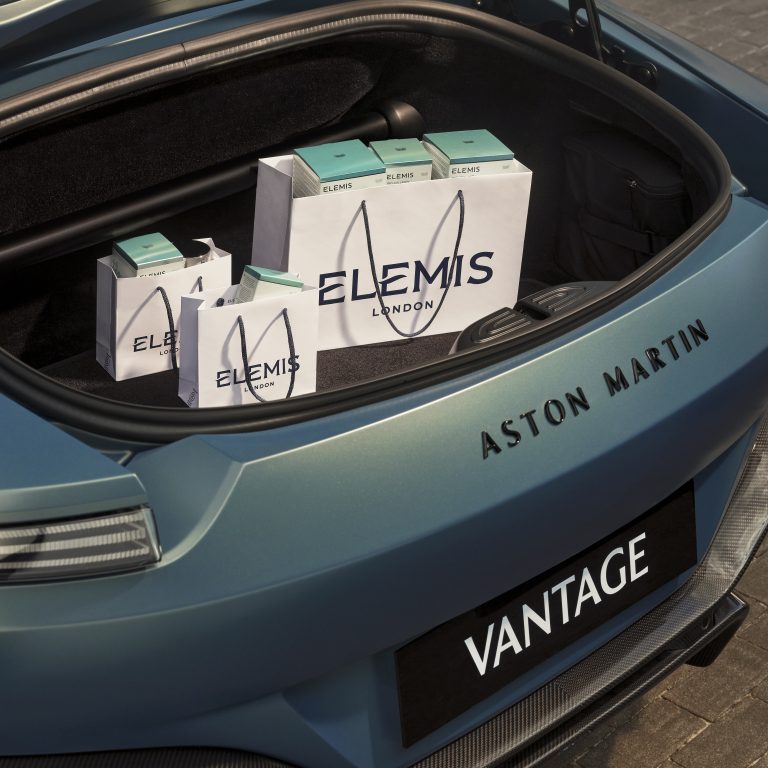 1x1_ELEMIS_AM_AMLPARTNERSHIPLAUNCH_BRANDEDBAG_V3_0424_HERO_V3_1X1