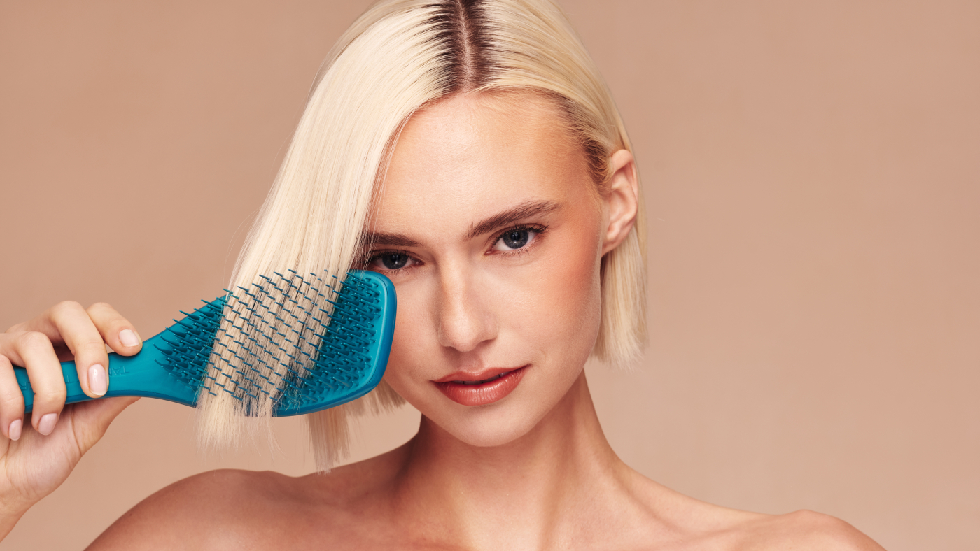 TCC_Aden_Radiant Teal_Product In Use_1 (1)